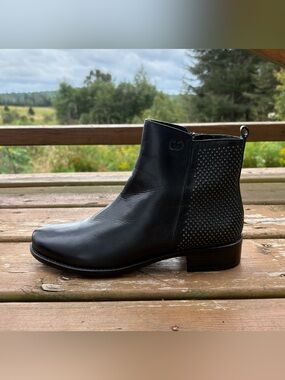 Gerry Weber x Josef Seibel Calla Black Leather Studded Ankle Boots EU 39 US 8.5